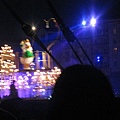 晚上在地中海港灣的最大型表演!!滿滿的蠟燭~遊行船!