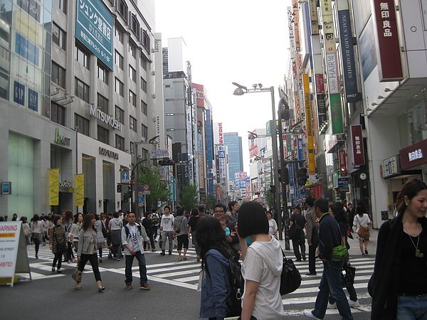 新宿街頭沒有車