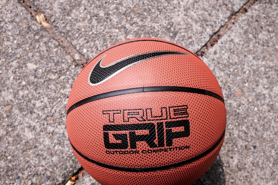 籃球購買心得分享與推薦NIKE dominate TRUE GR7D+SPALDING +conti1000+迪卡儂KIPSTA+Vega1949+Adidas Pro Ball @ 人生的深度，我決定！！ ::