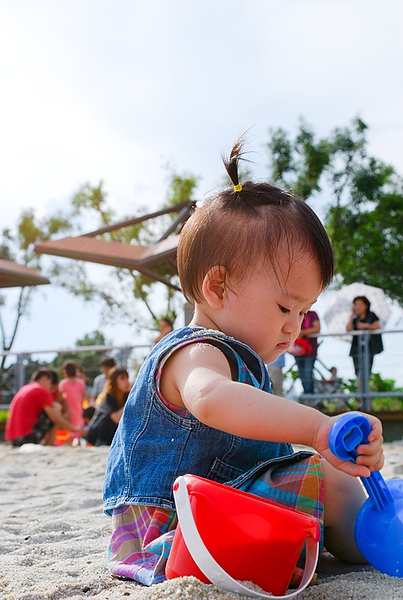  小寶在鹽神公園玩沙