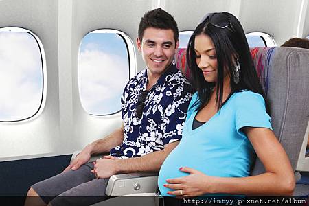 Pregnant-Traveling-Lady-Airplane