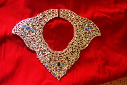 perhiasan-berlapis-emas-undisan-bangli