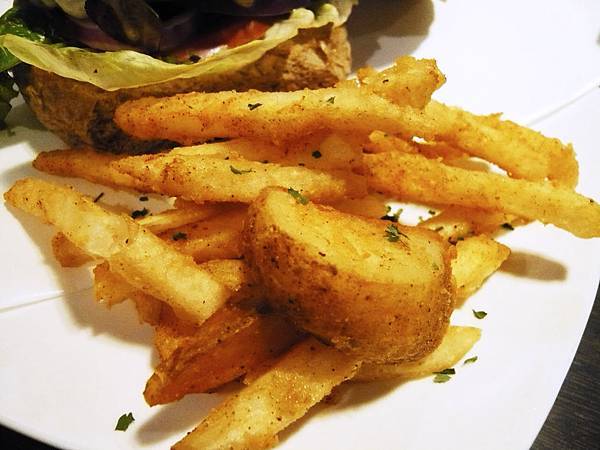 0308 BRICK'S BURGER 混合口感的脆薯