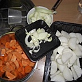 081020-1 明天晚上shownda要來家吃飯 Carrot  Sweet potato Onion Lobok都是我切的 哈 