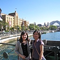 右邊是Sydney Opera 左邊是the Rocks