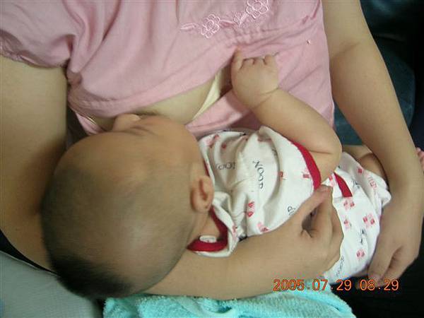 手指另一邊~~想偷喝嗎