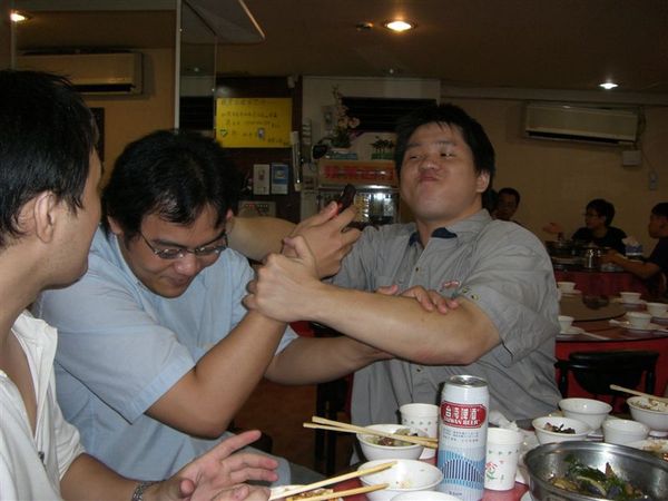 搞笑中