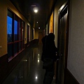 房間外~好暗的走廊