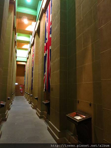 裡面有一些澳洲建國前後的旗幟