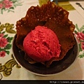 今天的屋主甜點是自製覆盆子莓冰淇淋+肉桂煎餅!!