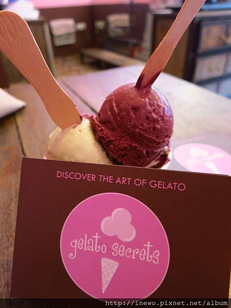 這邊挺多義式GELATO的!! 這間超好吃!!!開心果和薰衣草超濃郁!