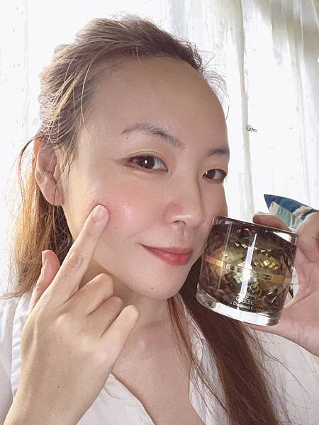 【臉部保養】讓我變美的黑膜法,全球第一瓶石墨稀面膜 - LO 試用