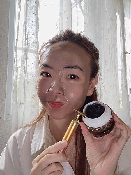 【臉部保養】讓我變美的黑膜法,全球第一瓶石墨稀面膜 - LO 試用