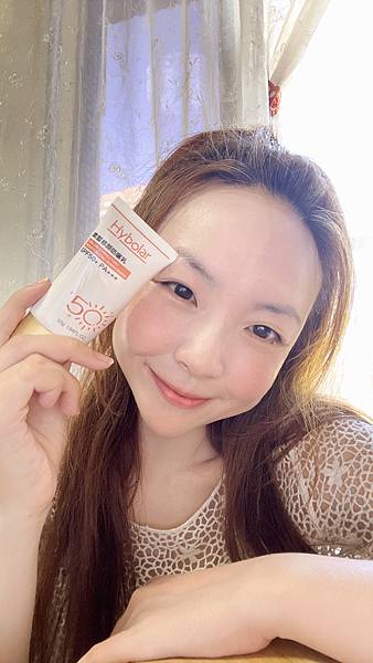 【臉部保養】打造偽素顏肌!服貼底妝必備,潤色防曬推薦 - H 試用