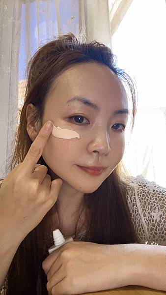 【臉部保養】打造偽素顏肌!服貼底妝必備,潤色防曬推薦 - H 試用