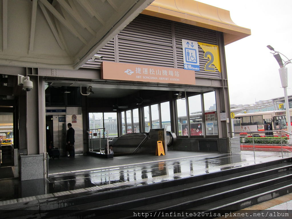 內湖線公車 Motics