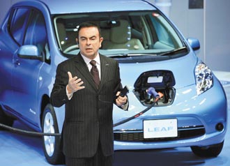 日本第二大車廠日產汽車執行長高森，昨天在橫濱總部宣布一項為期六年的綠色計畫，2015年將與法國雷諾汽車合作推出電動車，預定2017年達到150萬輛的銷售目標，成為全球最大綠色車廠。.jpg