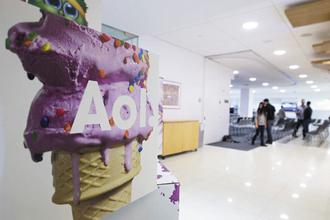 美國線上公司（AOL）將以10.56億美元出售逾800項專利給微軟，並授權其他逾300項專利及專利申請，以因應股東施加的改革壓力。