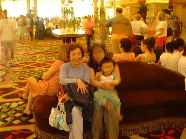 04.Mom, Ingrid & Ian in Bellag