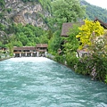 Interlaken-貫穿城鎮的河