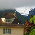 Interlaken-微微可見遠處的雪山
