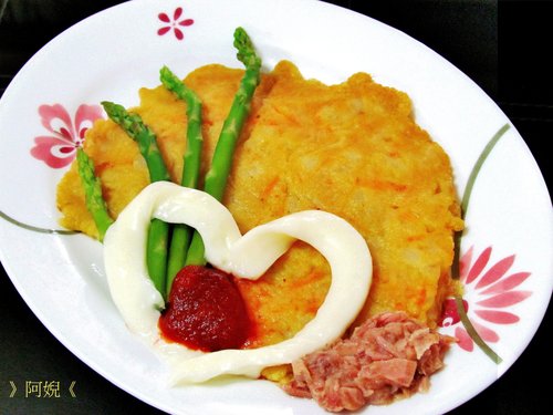 南瓜蔬菜煎餅佐鮪魚蘆筍沙拉