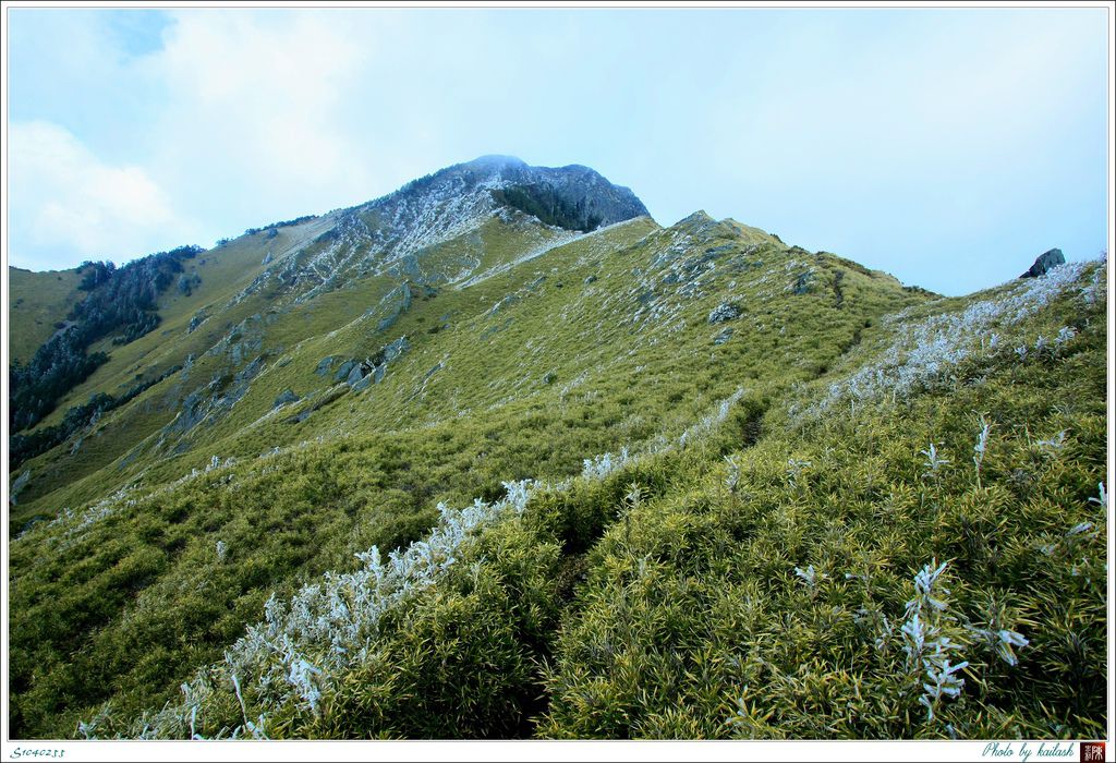 S1040255白雪裝綴的山稜【大劍山】