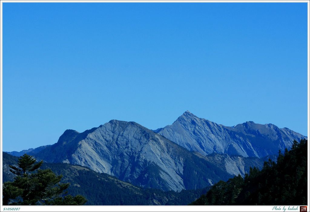 S1050207孤峭的中央尖山【屏風山】