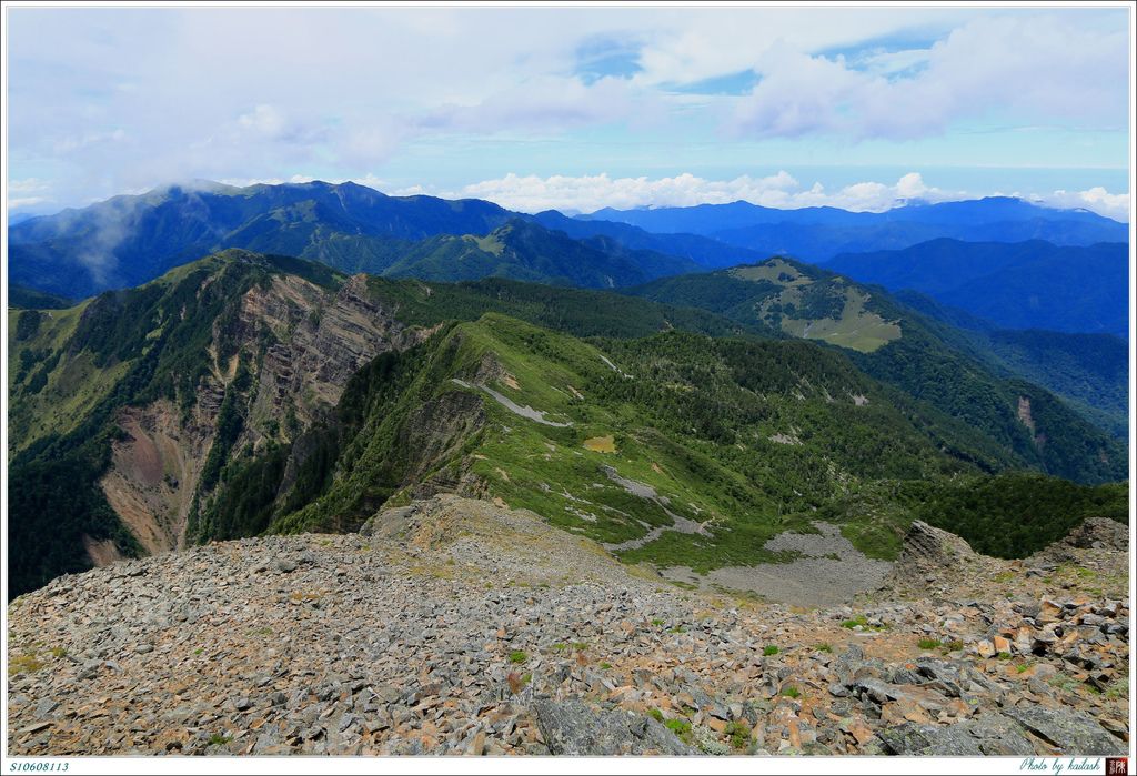 S10608113一洩千里的崩壁【雪山主峰】