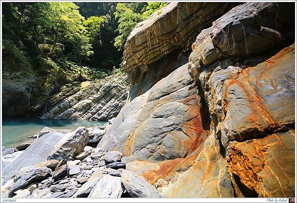 S1070422鮮麗明豔的岩層【雲海溫泉】