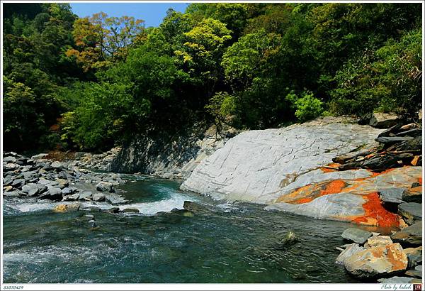 S1070429鮮麗明豔的岩層【雲海溫泉】