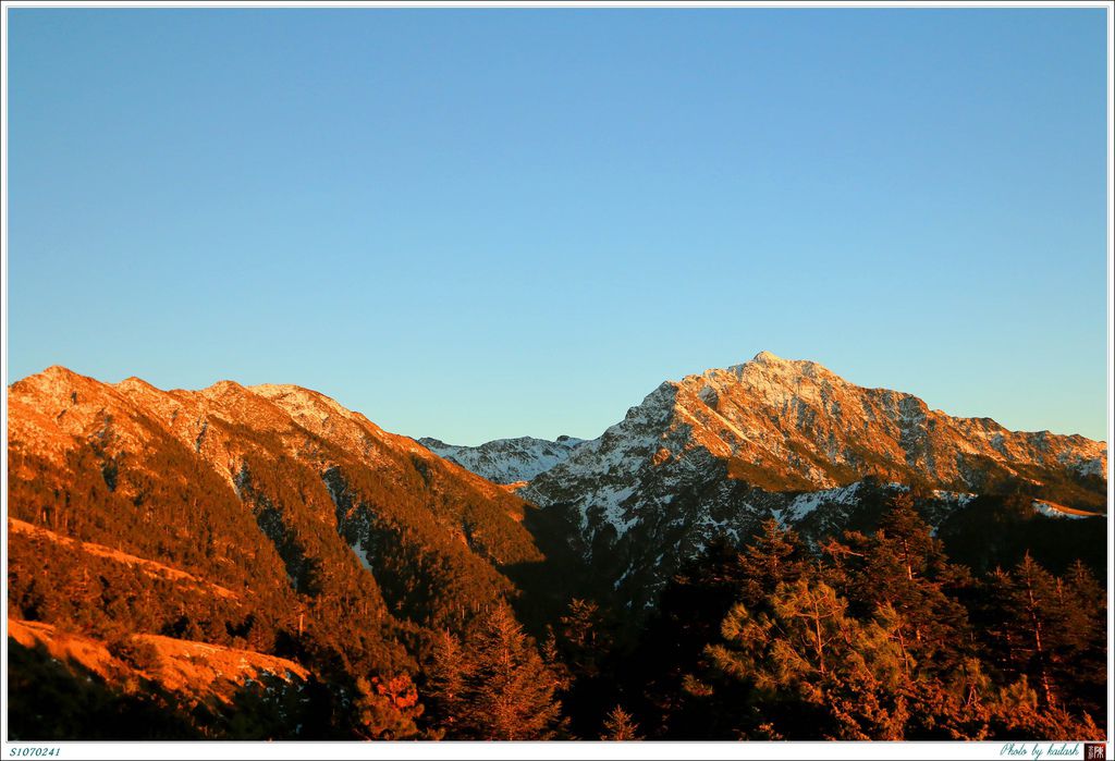 S1070241薄暮的南湖主峰【審馬陣山】