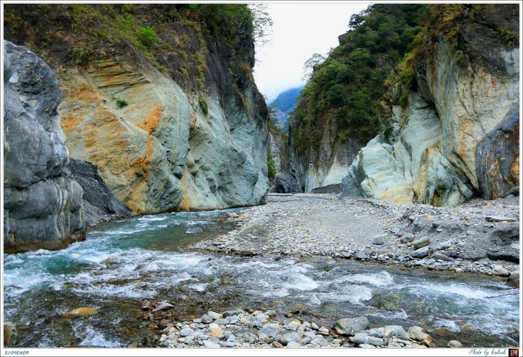 S1090409龍門峽谷的峭壁【桃林溫泉】.jpg