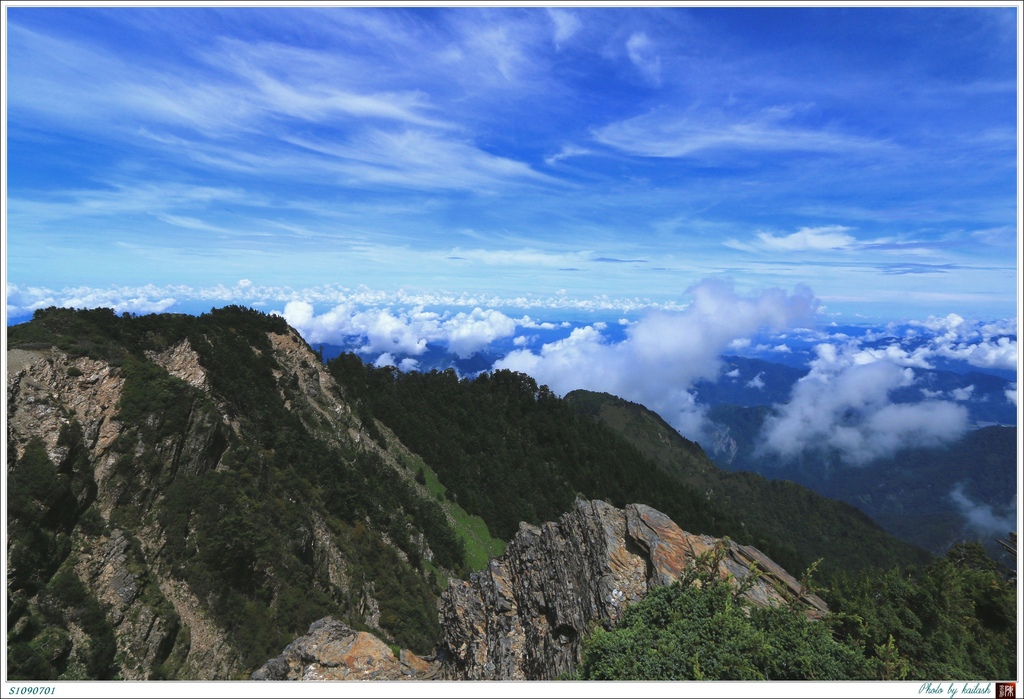 S1090701嶙峋崢嶸的山崖【卓社大山】.jpg