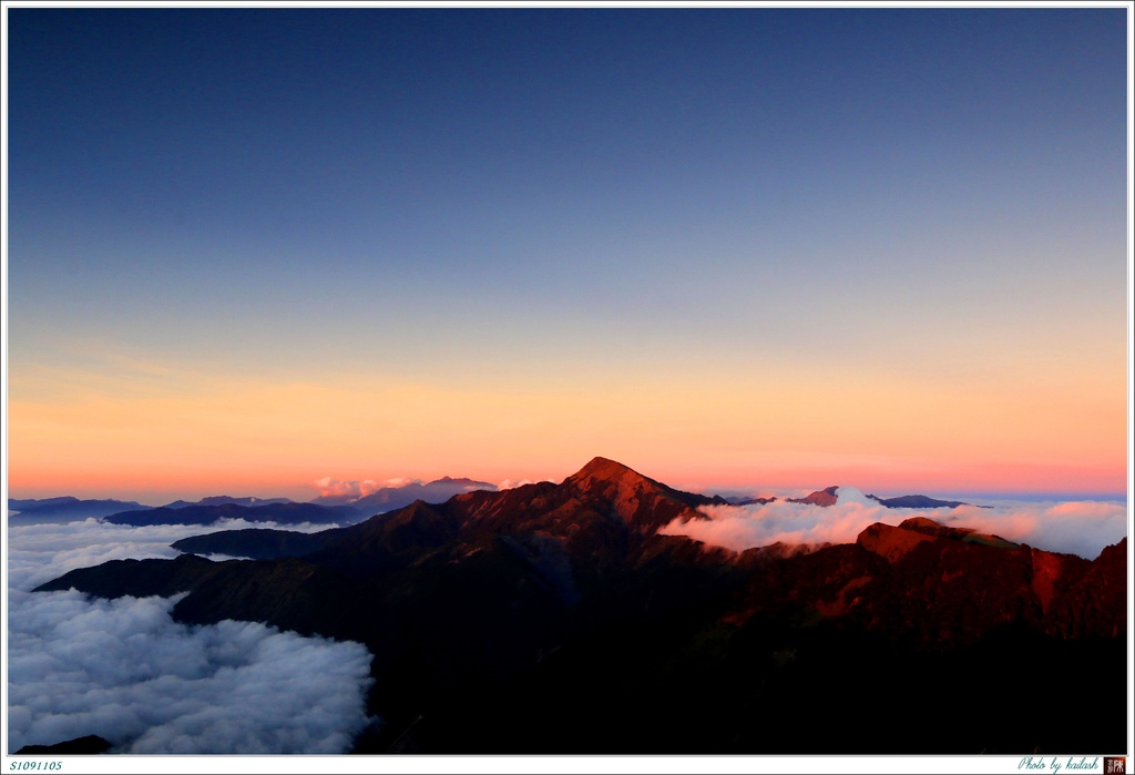 S1091105雲海激盪的關山【小關山】.jpg