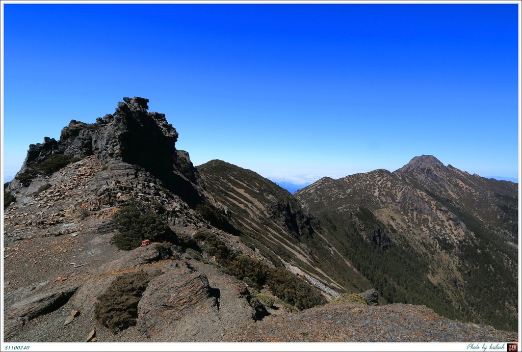 S1100240氣勢雄渾的稜線【鹿山】.jpg