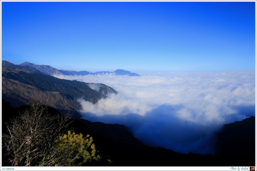 S1100256煙波浩淼的雲海【能高主峰】.jpg