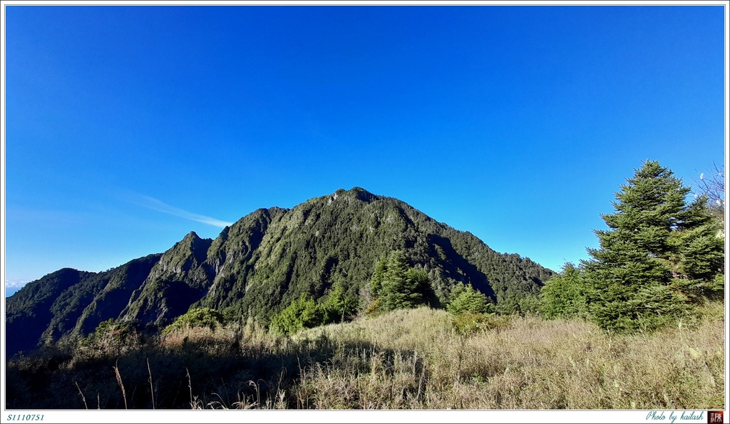 S1110751雄渾豪壯的山形【太魯閣大山】.jpg