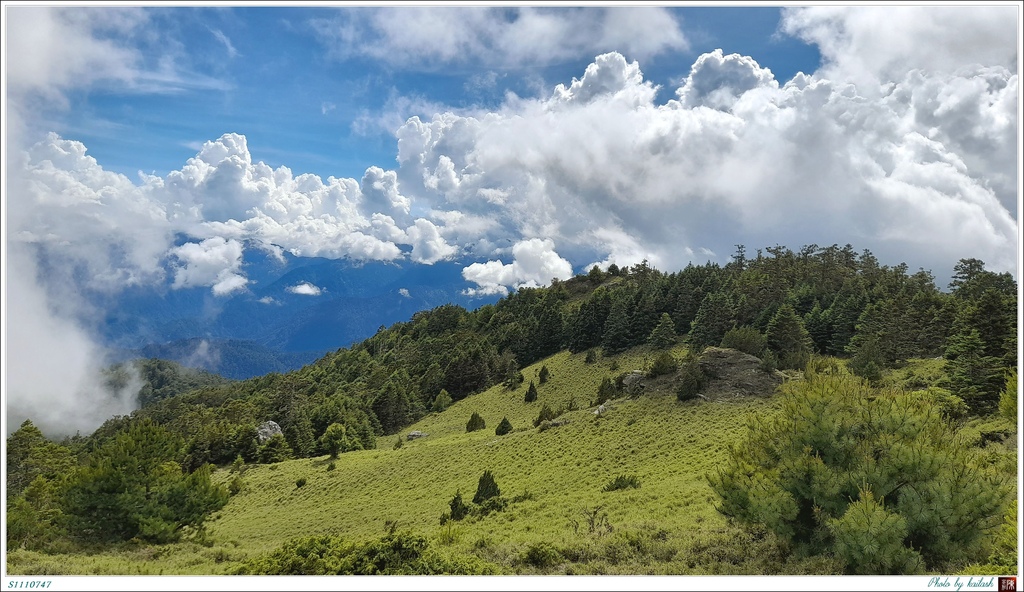 S1110747雲團圍攻的山巔【太魯閣大山】.jpg