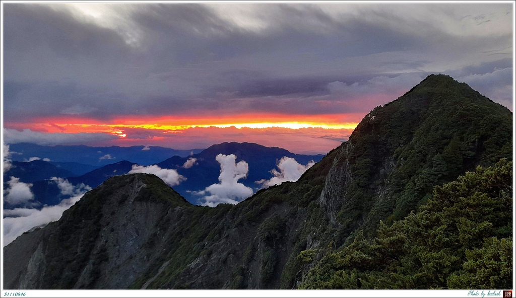 S1110846雨後的暮靄彤霞【馬博拉斯山】.jpg