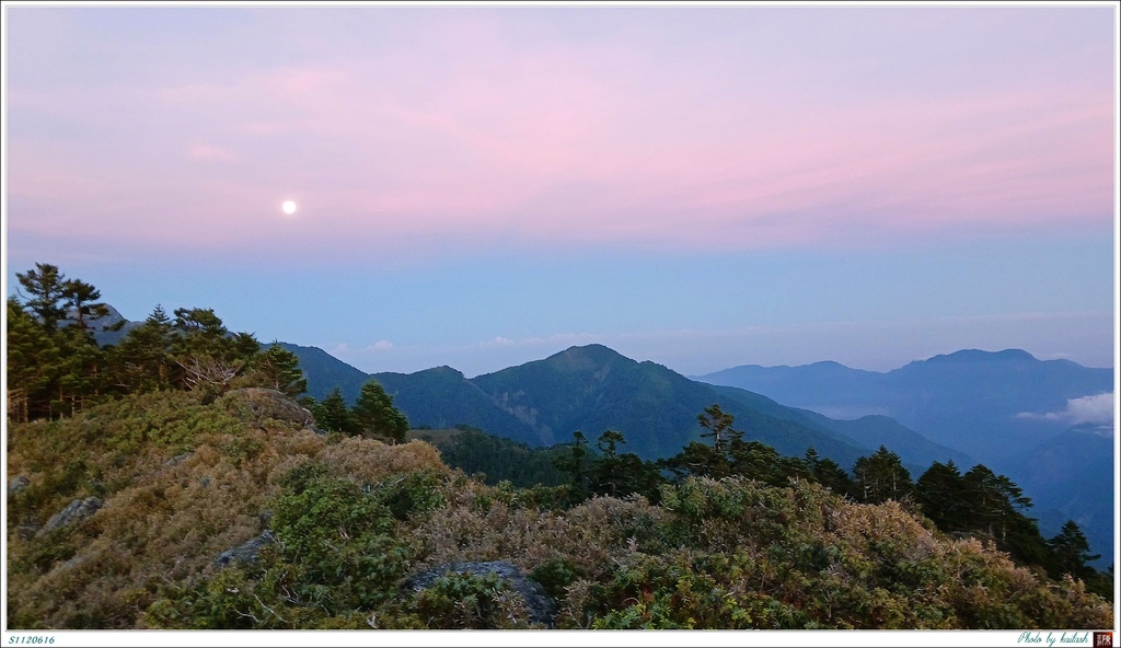 S1120616庫哈諾辛山朝霞【魔保來山】.jpg