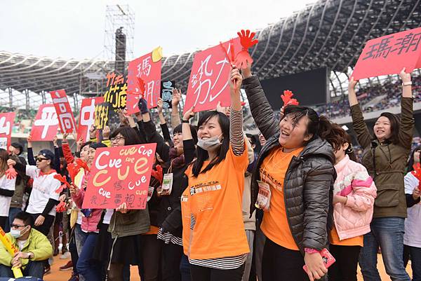 經過一日一夜餐風露宿，4萬5千名飢餓勇士依然熱情02（台灣是展望會提供）