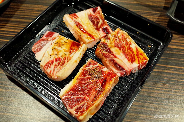 【高雄】燒肉海鮮吃到飽｜好客燒烤高雄店（新光三越三多店）