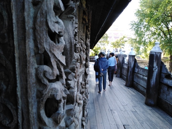 11.牆都有細緻雕刻的柚木寺.jpg