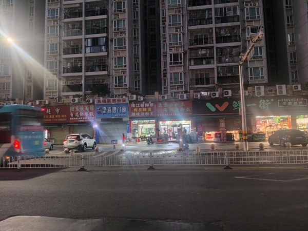7十點多的商店及麵店.jpg