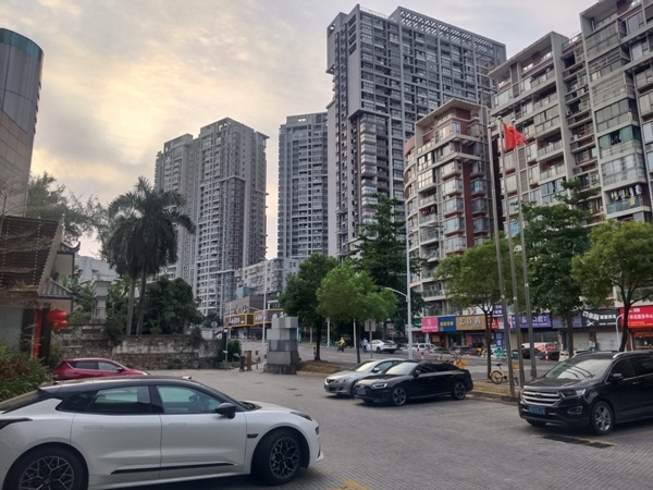 10珠海酒店前的街景.jpg
