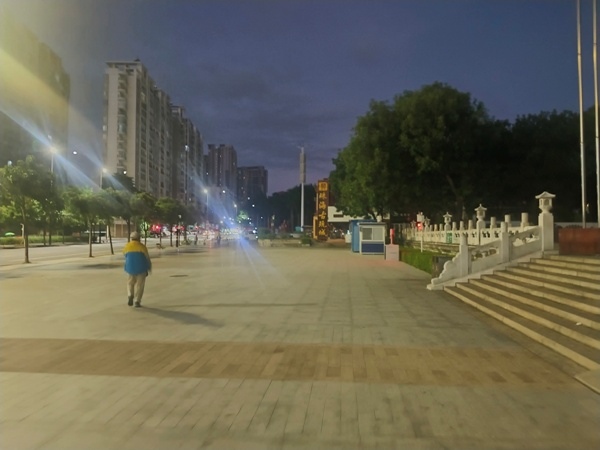 6圓明新園前的廣場.jpg