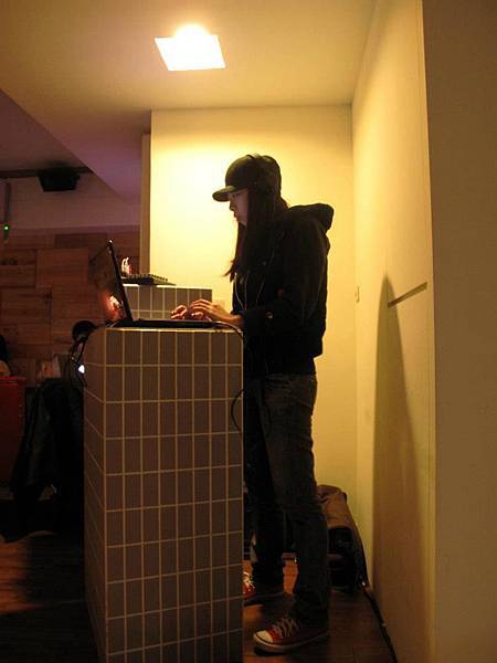 no.44 Lab DJ：Coka (23:00pm~00:00am)