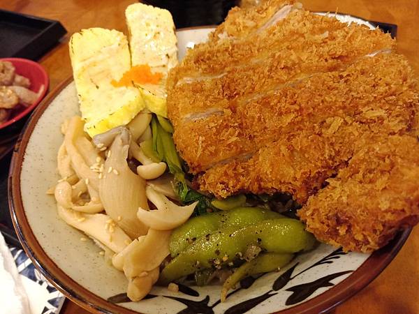 初志。日式炊丼_揚物_日式料理_辣麵推薦