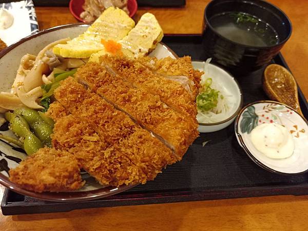 初志。日式炊丼_揚物_日式料理_辣麵推薦